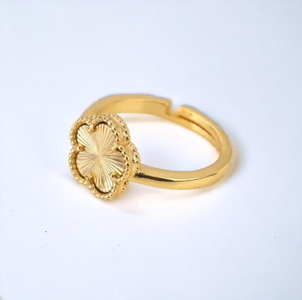 LUSSO™ Viral Adjustable Clover Ring